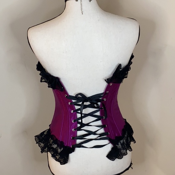 Magenta and black lace corset - Picture 7 of 7
